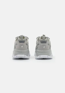 Fila Ray Tracer Tr2 - Sneakers Basse - Gray/White 9 Fila Ray Tracer Tr2 - Sneakers Basse - Gray/White -Negozio al dettaglio Fila 4c214c7546da4161bc8d2da8c042a9b3 scaled
