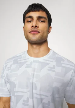 Fila Recanti Regular TeeT-Shirt Con StampaWhite Uomo T-shirt E Polo 1FI42D03H-A11 -Negozio al dettaglio Fila 502113878c3a429d9966398b0c222ac2 scaled