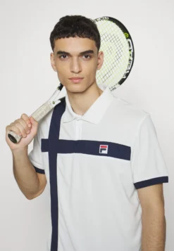 Fila Kilian - Polo - White Alyssum -Negozio al dettaglio Fila 526cc181d89f413fa206f9efa6aa7a83 scaled