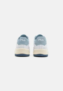 Fila AvenidaSneakers BasseWhite/Kentucky Blue Donna Sneakers 1FI11A0DT-K11 -Negozio al dettaglio Fila 5699561e0d1d45bab3c6259f50ad332b scaled
