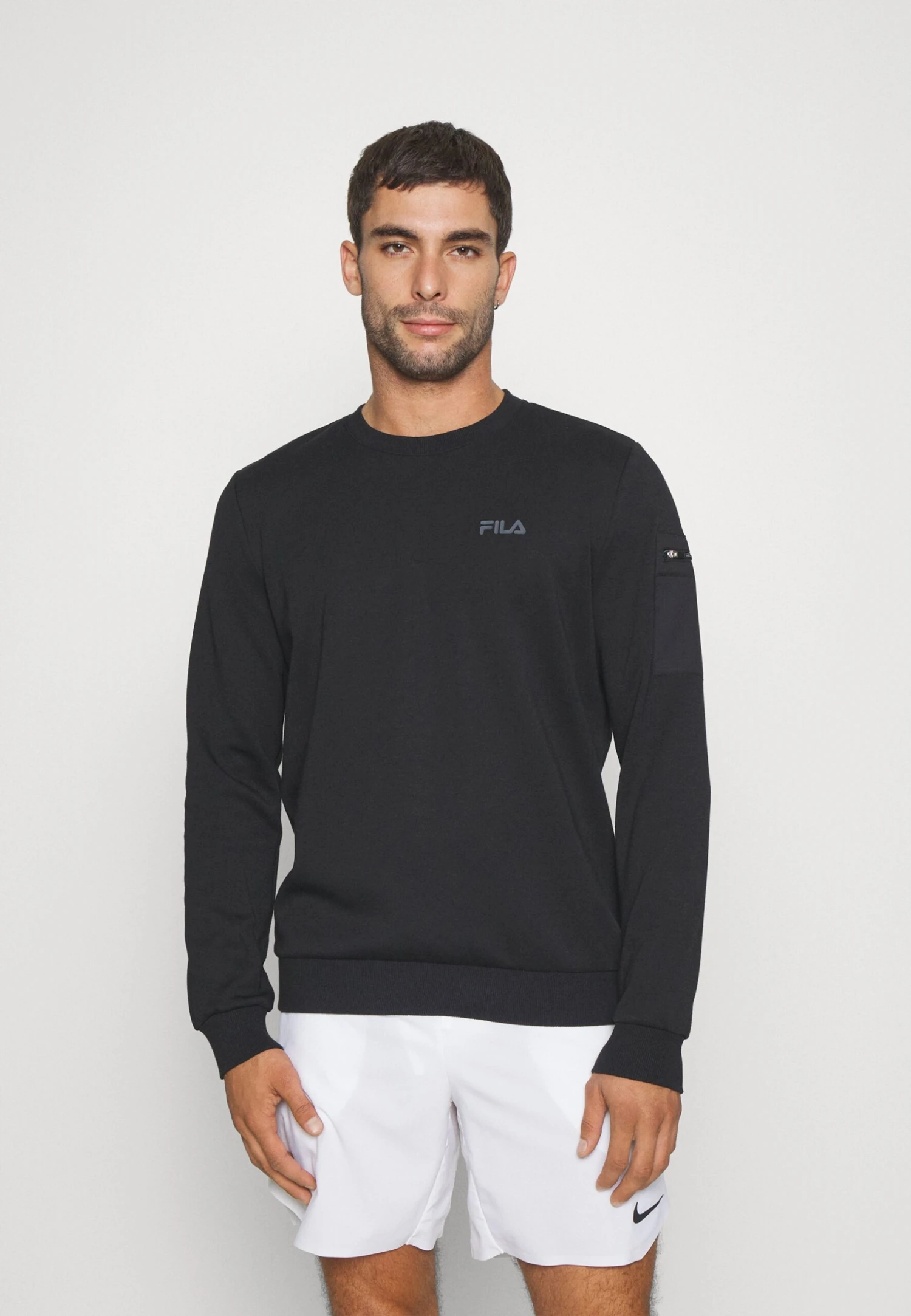 Fila KalleFelpaBlack Uomo Maglieria E Felpe 1FI42G02S-Q11 1 Fila KalleFelpaBlack Uomo Maglieria E Felpe 1FI42G02S-Q11