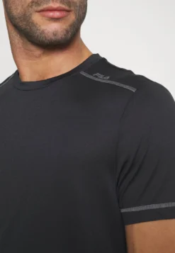 Fila JannisT-Shirt BasicBlack Uomo T-shirt E Polo 1FI42D04P-Q11 -Negozio al dettaglio Fila 5f03a8e7af76485e9c1d8badf04b2742 scaled