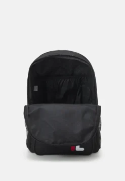 Fila Fulda Backpack Squared Pocket UnisexZaino Da ViaggioBlack Bambini Borse & Zaini 1FI53P008-Q11 -Negozio al dettaglio Fila 62d13473f52f4fa3b37563111d85e266 scaled