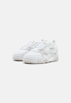Fila Casim - Sneakers Basse - White/Nimbus Cloud -Negozio al dettaglio Fila 663321e34580406cacdd2526cb0ab2b0 scaled