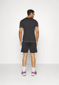 Fila DannyPantaloncini SportiviBlack Uomo Abbigliamento 1FI42E037-Q11 -Negozio al dettaglio Fila 68361fa4b53a434a84d4a0ed6aa34507 scaled