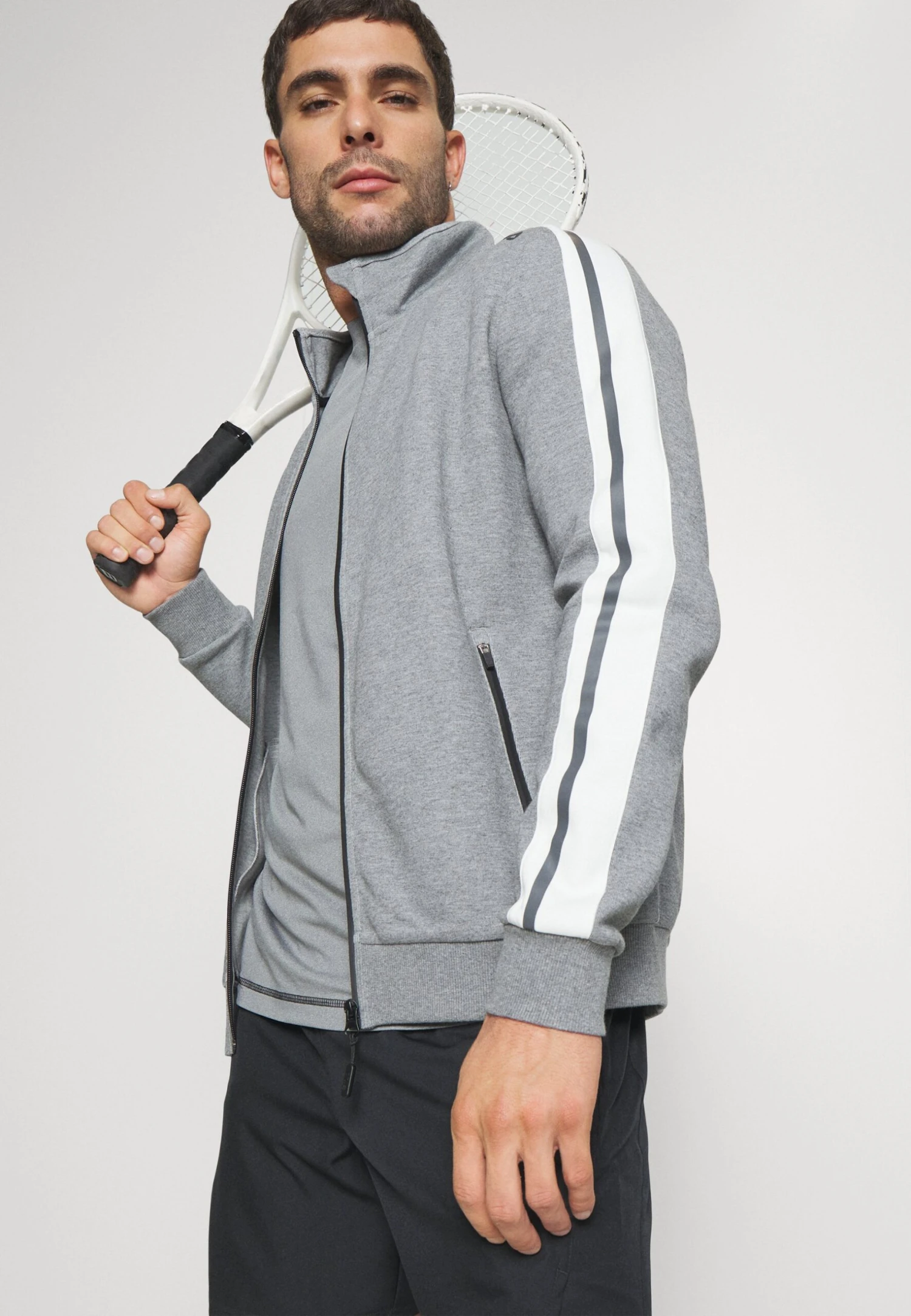 Fila NeilFelpa Con ZipDark Grey Melange Uomo Abbigliamento 1FI42F01R-C11 4 Fila NeilFelpa Con ZipDark Grey Melange Uomo Abbigliamento 1FI42F01R-C11 - immagine 4