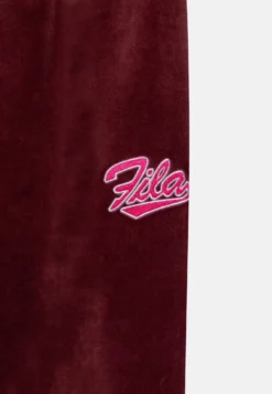 Fila Tesero Teen High Waist Track PantsPantaloni SportiviTawny Port Bambini Pantaloni 1FI23B01G-G11 -Negozio al dettaglio Fila 6c386a40dc154bb0b732f5e2be280f77 scaled