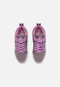 Fila Casim Sneakers BassePlum Truffle Donna Sneakers 1FI11A0DA-I11 -Negozio al dettaglio Fila 6d3d26c6a20a4a6e8d1ef476fc2b264b scaled