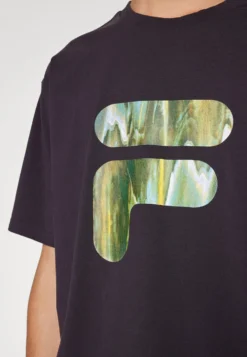 Fila Croix Tee UnisexT-Shirt Con StampaPhantom Donna T-shirt E Top 1FI21001A-Q11 -Negozio al dettaglio Fila 6feddfaf7f204ffba51f089d4c605345 scaled