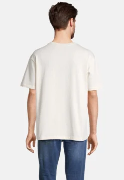 Fila Apparel BerkauT-Shirt Con StampaAntique White Uomo T-shirt E Polo 1FI22O07L-A11 -Negozio al dettaglio Fila 76372fb5a14948af8055a8ed3763b0c0 scaled