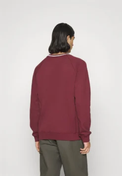 Fila Bilecik Raglan Crew FelpaTawny Port Uomo Maglieria E Felpe 1FI21001G-G11 10 Fila Bilecik Raglan Crew FelpaTawny Port Uomo Maglieria E Felpe 1FI21001G-G11 -Negozio al dettaglio Fila 789bb522202845d38529f532fc501d58 scaled