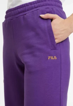 Fila BreidenbachPantaloni SportiviViolett Donna Pantaloni 1FI21A040-I11 7 Fila BreidenbachPantaloni SportiviViolett Donna Pantaloni 1FI21A040-I11 -Negozio al dettaglio Fila 7cc43a91b2b447abae40e3fe60d3e41e scaled