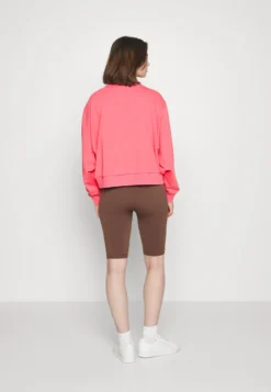 Fila Bansko Cropped CrewFelpaTea Rose Donna Felpe 1FI21J04R-J11 -Negozio al dettaglio Fila 7d725258d5ef4c93b225302b5d0938eb scaled