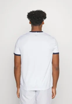 Fila Oscar - T-Shirt Sport - White 7 Fila Oscar - T-Shirt Sport - White -Negozio al dettaglio Fila 7fc4e41268c34c839eb8551732e995be scaled