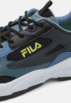 Fila Novarra Unisex - Sneakers Basse - Black/Infinity -Negozio al dettaglio Fila 819024f2b8ff47f4a3b5362e9afe7b5d scaled