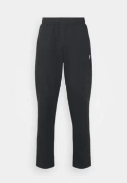 Fila Bottrop Track PantsPantaloni SportiviBlack Uomo Pantaloni Sportivi E Joggers 1FI22E03P-Q11 12 Fila Bottrop Track PantsPantaloni SportiviBlack Uomo Pantaloni Sportivi E Joggers 1FI22E03P-Q11 -Negozio al dettaglio Fila 8221b6ba9b6a437284b19fec2e7cee05 scaled