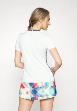 Fila LucyT-Shirt SportWhite Donna Abbigliamento 1FI41D03I-A11 7 Fila LucyT-Shirt SportWhite Donna Abbigliamento 1FI41D03I-A11 -Negozio al dettaglio Fila 82b7368ff5bf430eb2ffaa7a20cd317d scaled