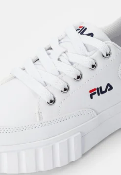 Fila Sandblast Kids/TeensSneakers BasseWhite Bambini Sneakers 1FI13D01G-A11 11 Fila Sandblast Kids/TeensSneakers BasseWhite Bambini Sneakers 1FI13D01G-A11 -Negozio al dettaglio Fila 8345067a19fd445493f905427d7a5caa scaled
