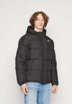 Fila Bensheim - Giacca Invernale - Black -Negozio al dettaglio Fila 83ca8e69ab154b929cb641793528ebcd scaled