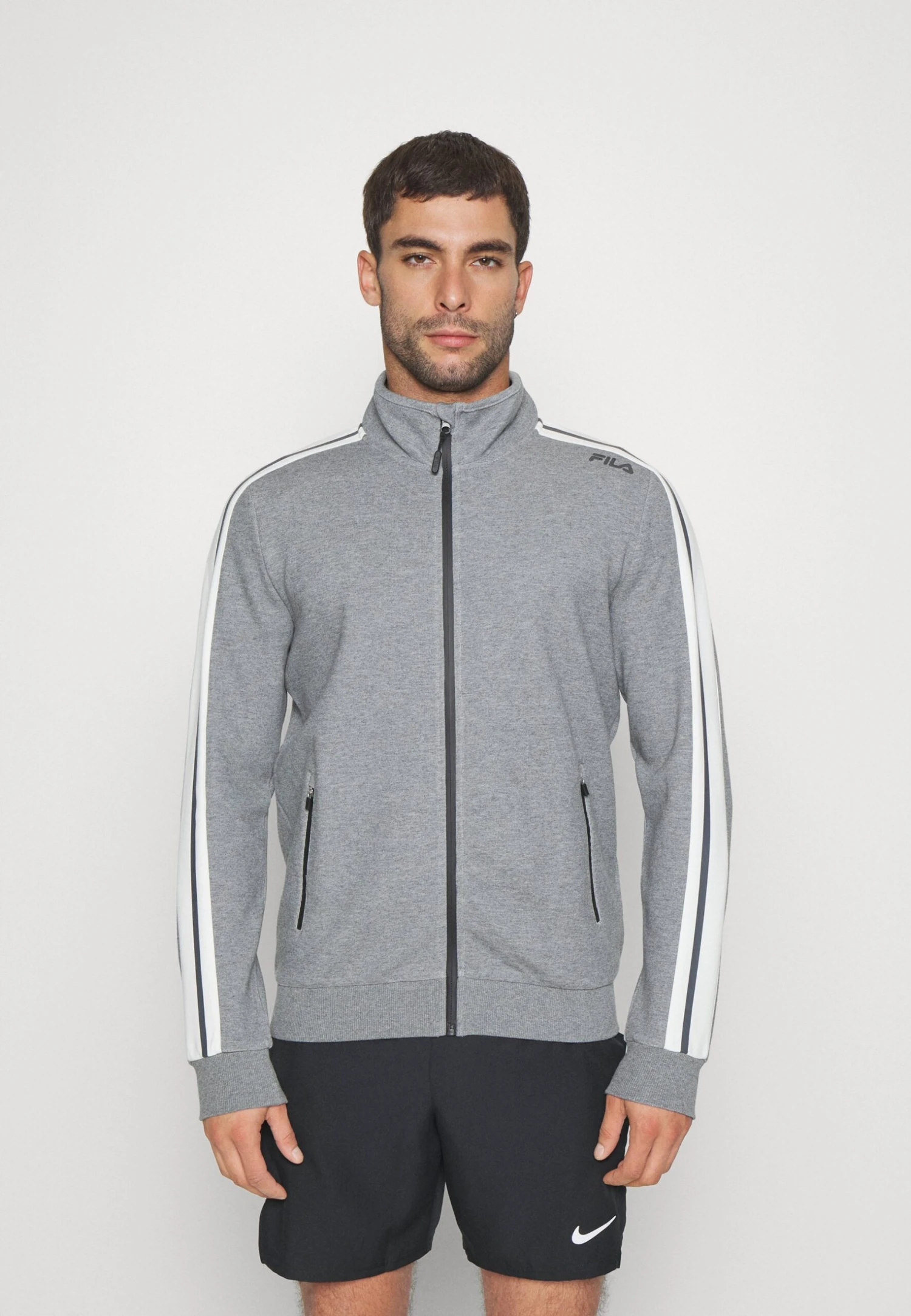 Fila NeilFelpa Con ZipDark Grey Melange Uomo Abbigliamento 1FI42F01R-C11 1 Fila NeilFelpa Con ZipDark Grey Melange Uomo Abbigliamento 1FI42F01R-C11