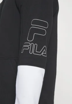 Fila Hoody HayoFelpa Con CappuccioBlack/White Uomo Maglieria E Felpe 1FI42G02C-Q11 -Negozio al dettaglio Fila 86f42e3cc5334fa8bd00b1b054615ca9 scaled