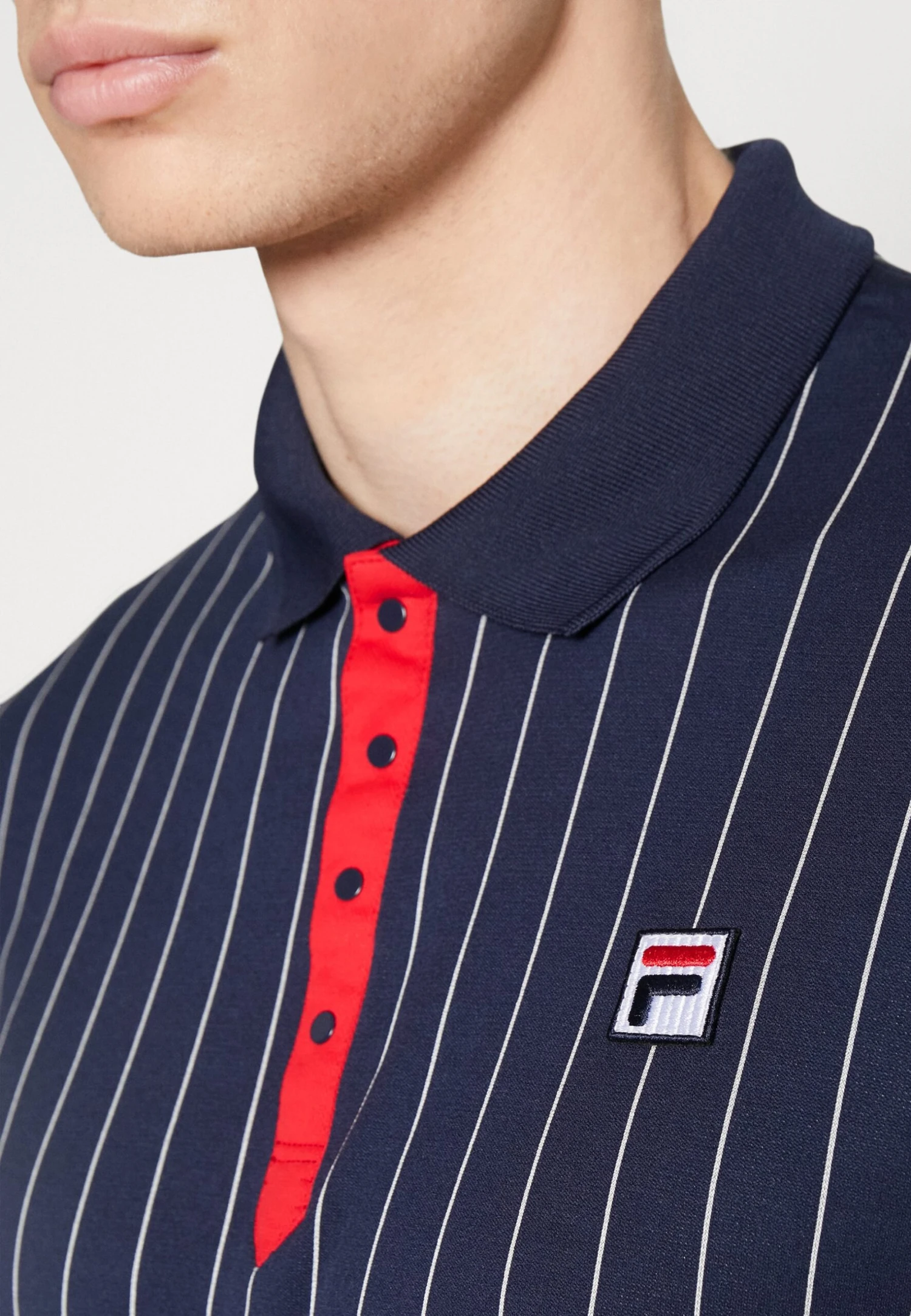 Fila StripesPoloNavy/White Uomo Abbigliamento 1FI42D005-K12 6 Fila StripesPoloNavy/White Uomo Abbigliamento 1FI42D005-K12 - immagine 6