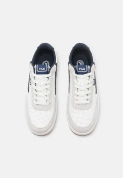 Fila Medico Footwear FashionSneakers BasseWhite/Navy Uomo Sneaker 1FI12O05T-A11 -Negozio al dettaglio Fila 8922b31653d84f27ad877c50945bdf4a scaled