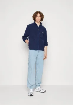 Fila BleiburgGiacca In PileBlack Iris Uomo Maglieria E Felpe 1FI22T047-K11 12 Fila BleiburgGiacca In PileBlack Iris Uomo Maglieria E Felpe 1FI22T047-K11 -Negozio al dettaglio Fila 899973bf499940f3a2cebe10db7ca488 scaled