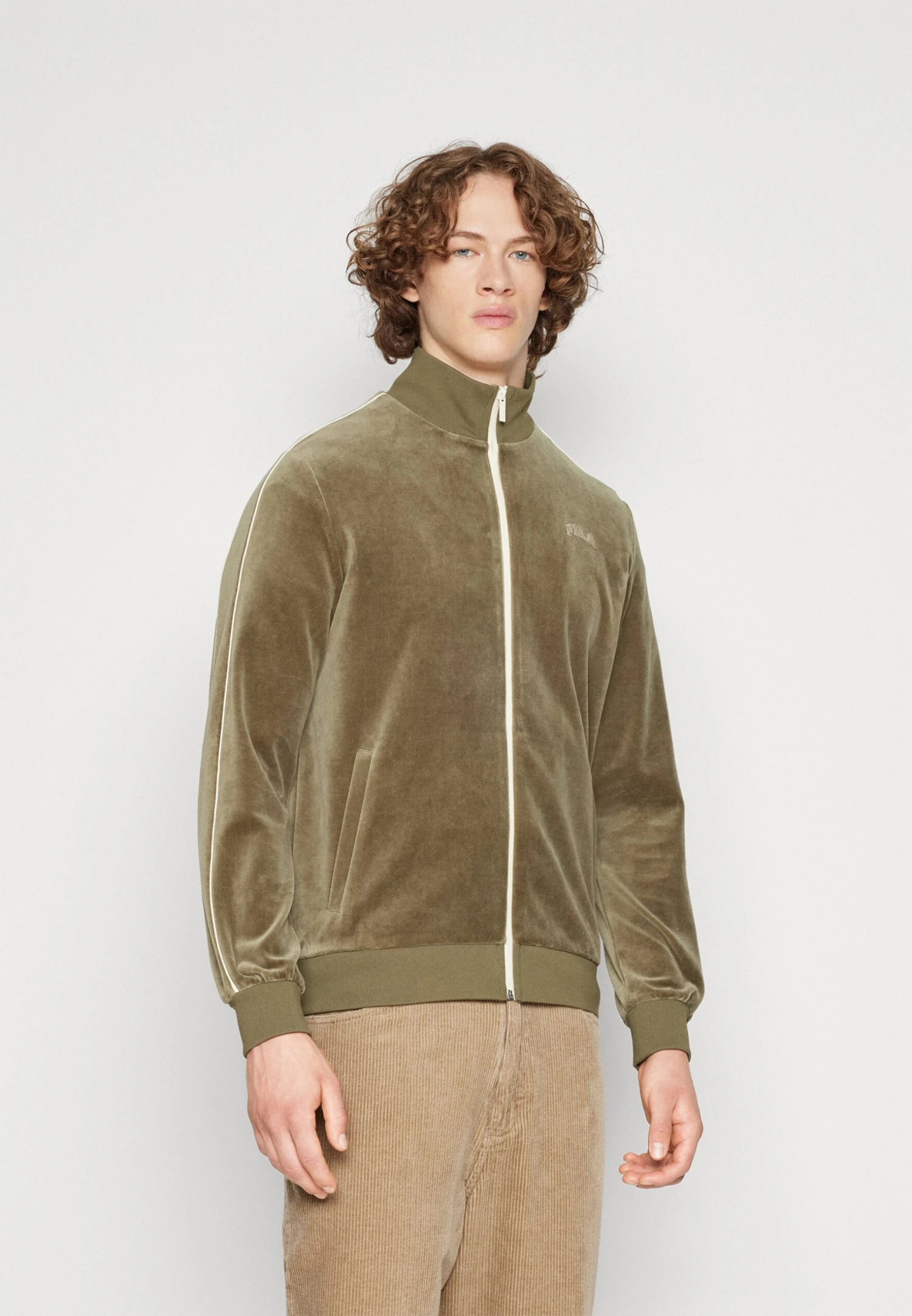 Fila Tegal VelvetGiacca SportivaOlive Night Uomo Pantaloni Sportivi E Joggers 1FI22T04B-N11 3 Fila Tegal VelvetGiacca SportivaOlive Night Uomo Pantaloni Sportivi E Joggers 1FI22T04B-N11 - immagine 3