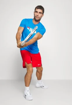 Fila LogoT-Shirt Con StampaSimply Blue Uomo T-shirt E Polo 1FI42D03S-K14 -Negozio al dettaglio Fila 8bed795e8b074147b6f50dd94ea0fe59 scaled