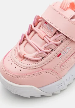 Fila Disruptor UnisexSneakers BasseEnglish Rose Bambini Sneakers 1FI16D008-J11 -Negozio al dettaglio Fila 8f6387c48e8e4057ba9fa38ea901087f scaled