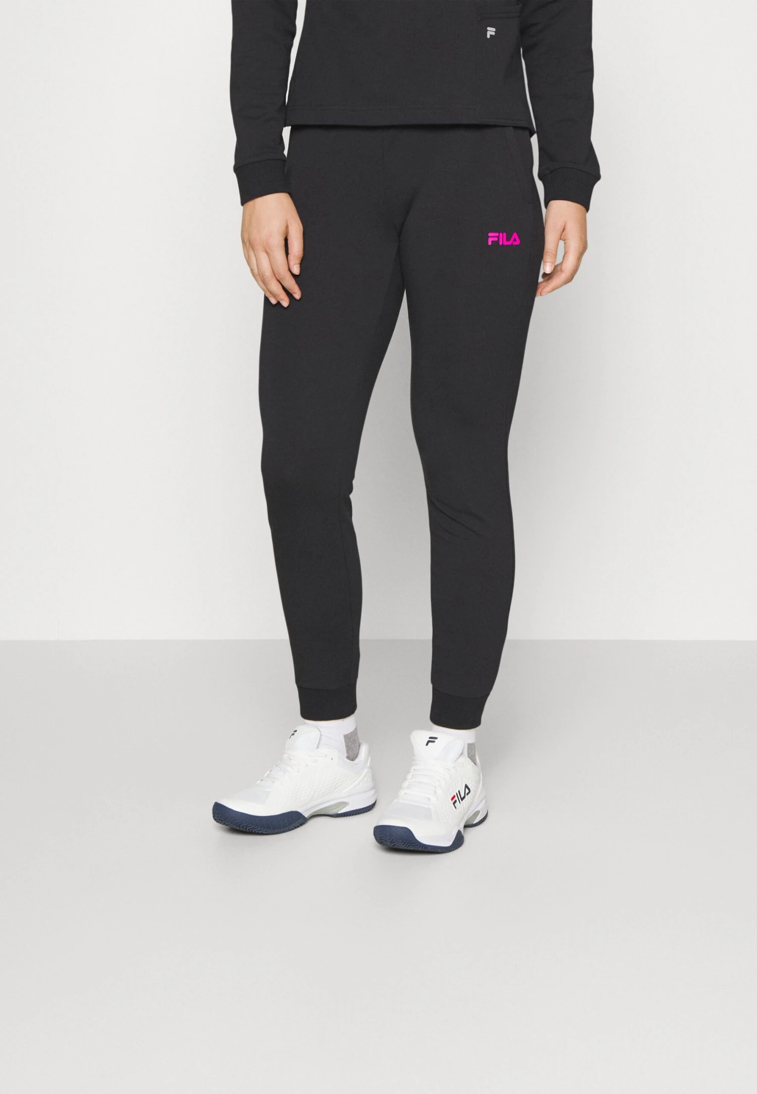 Fila MayPantaloni SportiviBlack Donna Abbigliamento 1FI41E04C-Q11 1 Fila MayPantaloni SportiviBlack Donna Abbigliamento 1FI41E04C-Q11