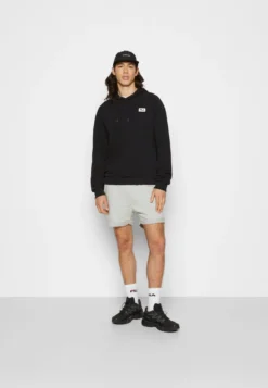Fila Belfort HoodyFelpa Con CappuccioBlack Uomo Maglieria E Felpe 1FI22S05D-Q11 -Negozio al dettaglio Fila 94e68e8c8b5a4c39a5bf163b6b46df5a scaled
