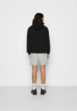 Fila Belfort HoodyFelpa Con CappuccioBlack Uomo Maglieria E Felpe 1FI22S05D-Q11 -Negozio al dettaglio Fila 953a463954e740d3b247676afece7c04 scaled