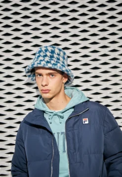 Fila Avventura Puff JacketGiacca InvernaleBlack Iris Uomo Giacche 1FI22T01Z-K11 -Negozio al dettaglio Fila 96488ab20d71470e84c2410a369595e3 scaled