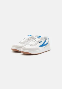 Fila SevaroSneakers BasseWhite/Prime Blue Donna Sneakers 1FI11A0DS-A13 -Negozio al dettaglio Fila 99b3a391ec154ea59c231376cbae51ef scaled