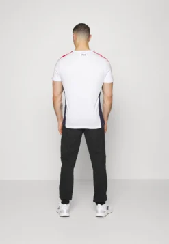 Fila Rosenheim Slim Fit PantsPantaloni SportiviBlack Beauty/Iron Gate Uomo Abbigliamento 1FI42E01W-Q11 -Negozio al dettaglio Fila 9c43893073234cfd840f16e8d4fa417c scaled