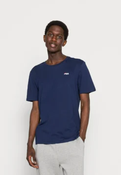 Fila Brod Tee 2 PackT-Shirt BasicBright White/Medieval Blue Uomo T-shirt E Polo 1FI22O057-A12 -Negozio al dettaglio Fila 9e2b42a4032d496e9ddf40828b2c2a83 scaled