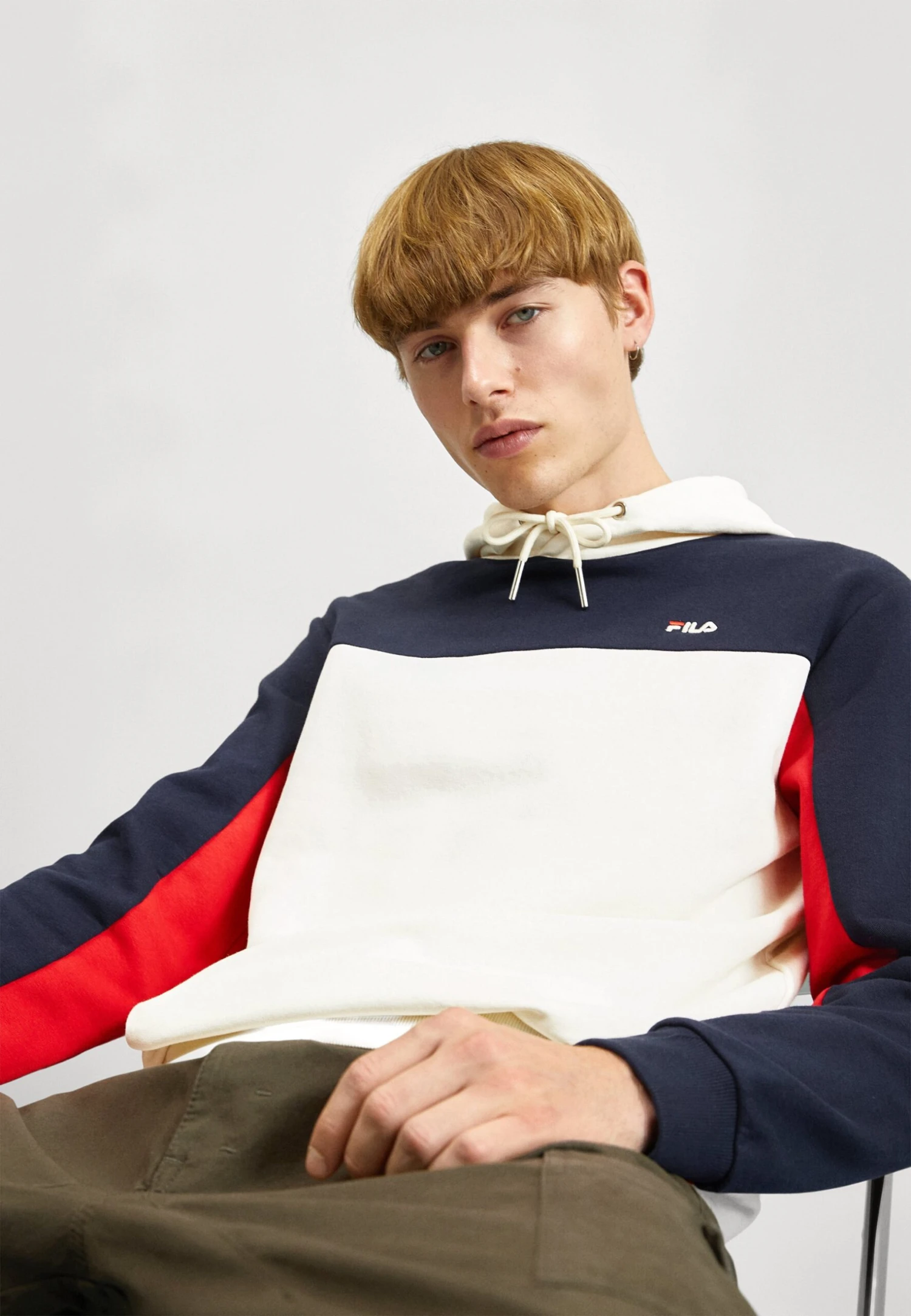 Fila Bramsche HoodyFelpaBlack Iris/Antique White Uomo Maglieria E Felpe 1FI22S070-K11 1 Fila Bramsche HoodyFelpaBlack Iris/Antique White Uomo Maglieria E Felpe 1FI22S070-K11