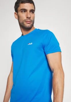 Fila Logo SmallT-Shirt BasicSimply Blue Uomo T-shirt E Polo 1FI42D03V-K14 -Negozio al dettaglio Fila 9fb69441e45345dfaa6e02cd82e4d01f scaled