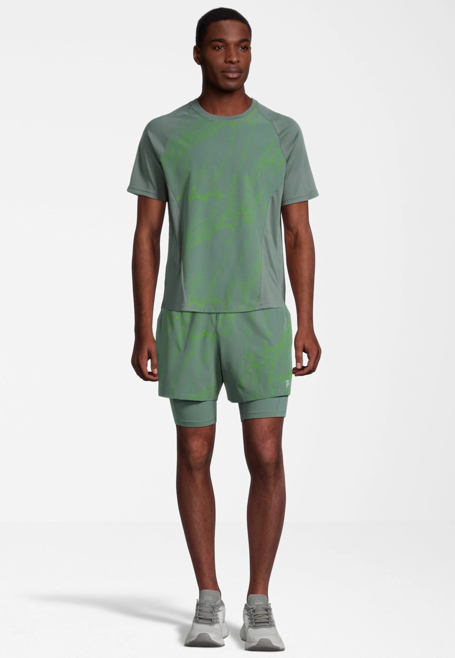 Fila Roanoke AopPantaloncini SportiviJasmine Green Mars Aop Uomo Abbigliamento 1FI42E03D-M11 2 Fila Roanoke AopPantaloncini SportiviJasmine Green Mars Aop Uomo Abbigliamento 1FI42E03D-M11 - immagine 2