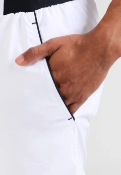 Fila StephanPantaloncini SportiviWhite Uomo Abbigliamento 1FI42E000-A11 -Negozio al dettaglio Fila a59937d78a2e4541978b5c99c31ff9d2