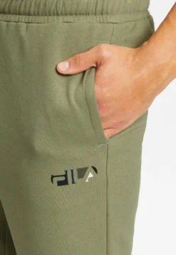 Fila Apparel Buswiller Pantaloni SportiviOil Green Uomo Pantaloni 1FI42E03G-M11 10 Fila Apparel Buswiller Pantaloni SportiviOil Green Uomo Pantaloni 1FI42E03G-M11 -Negozio al dettaglio Fila a822e42c005145ec84520ee4064c2031 scaled