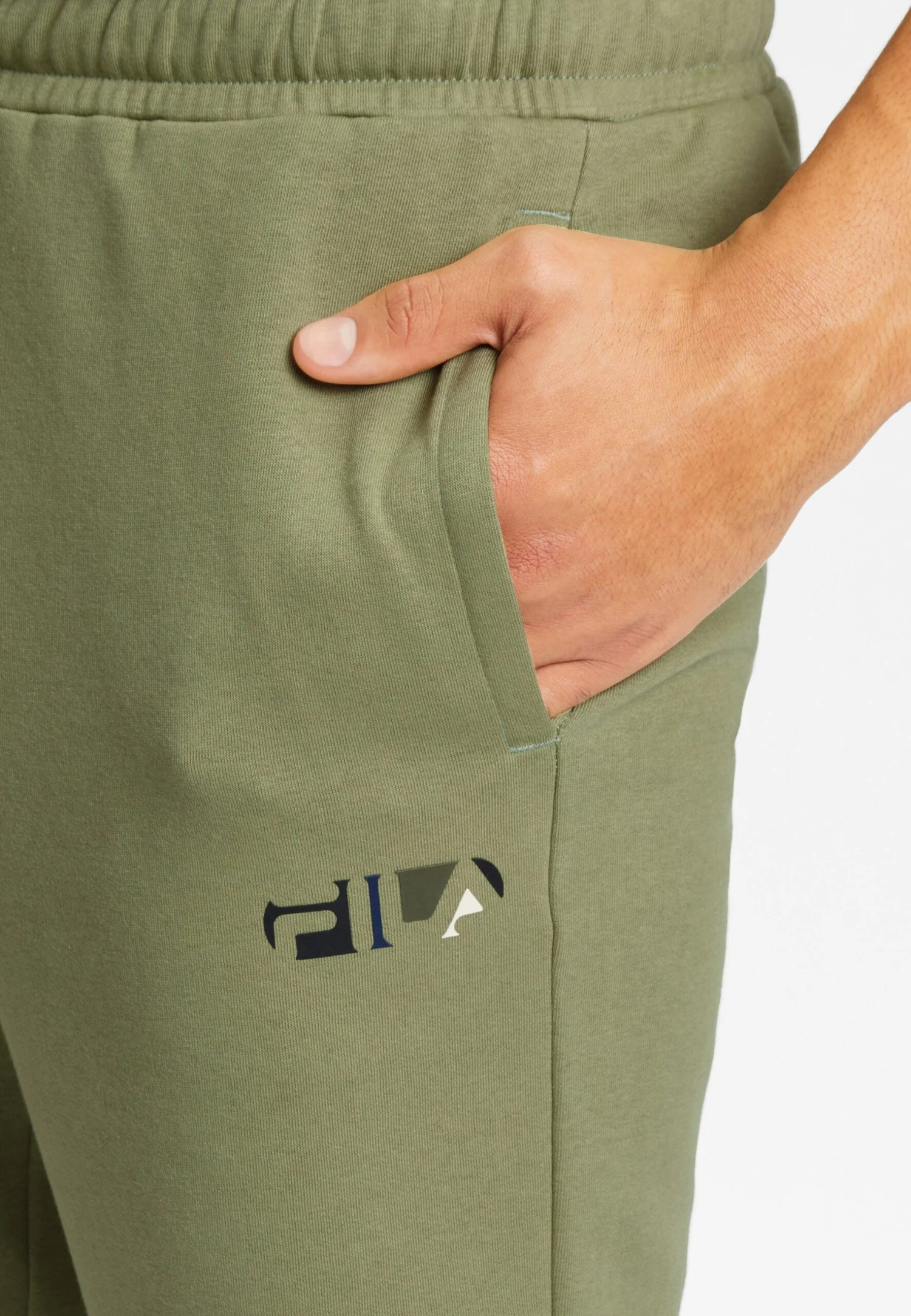 Fila Apparel Buswiller Pantaloni SportiviOil Green Uomo Pantaloni 1FI42E03G-M11 4 Fila Apparel Buswiller Pantaloni SportiviOil Green Uomo Pantaloni 1FI42E03G-M11 - immagine 4