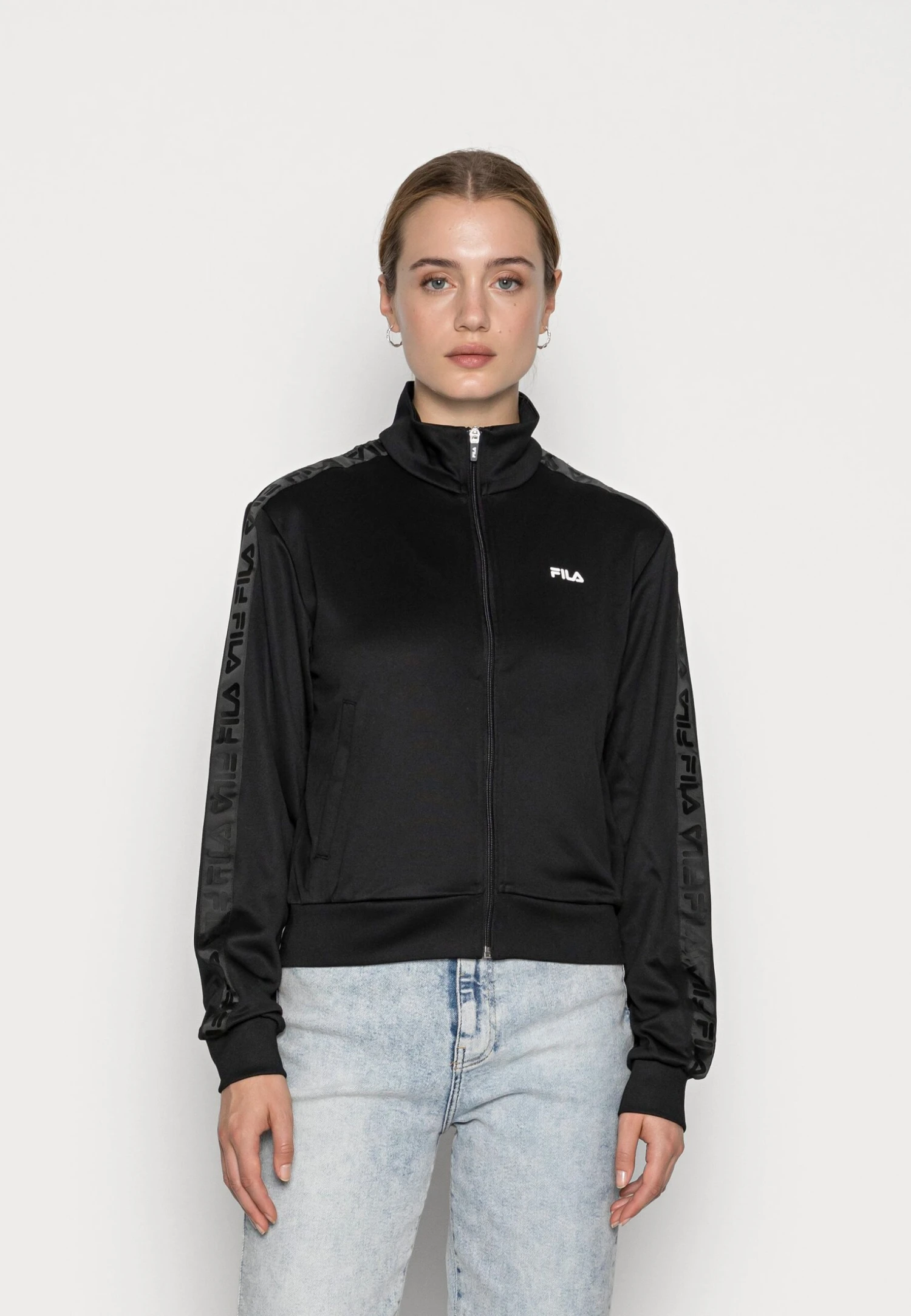 Fila Netis Track JacketGiacca SportivaBlack Donna Giacche E Blazer 1FI21G01G-Q11 1 Fila Netis Track JacketGiacca SportivaBlack Donna Giacche E Blazer 1FI21G01G-Q11