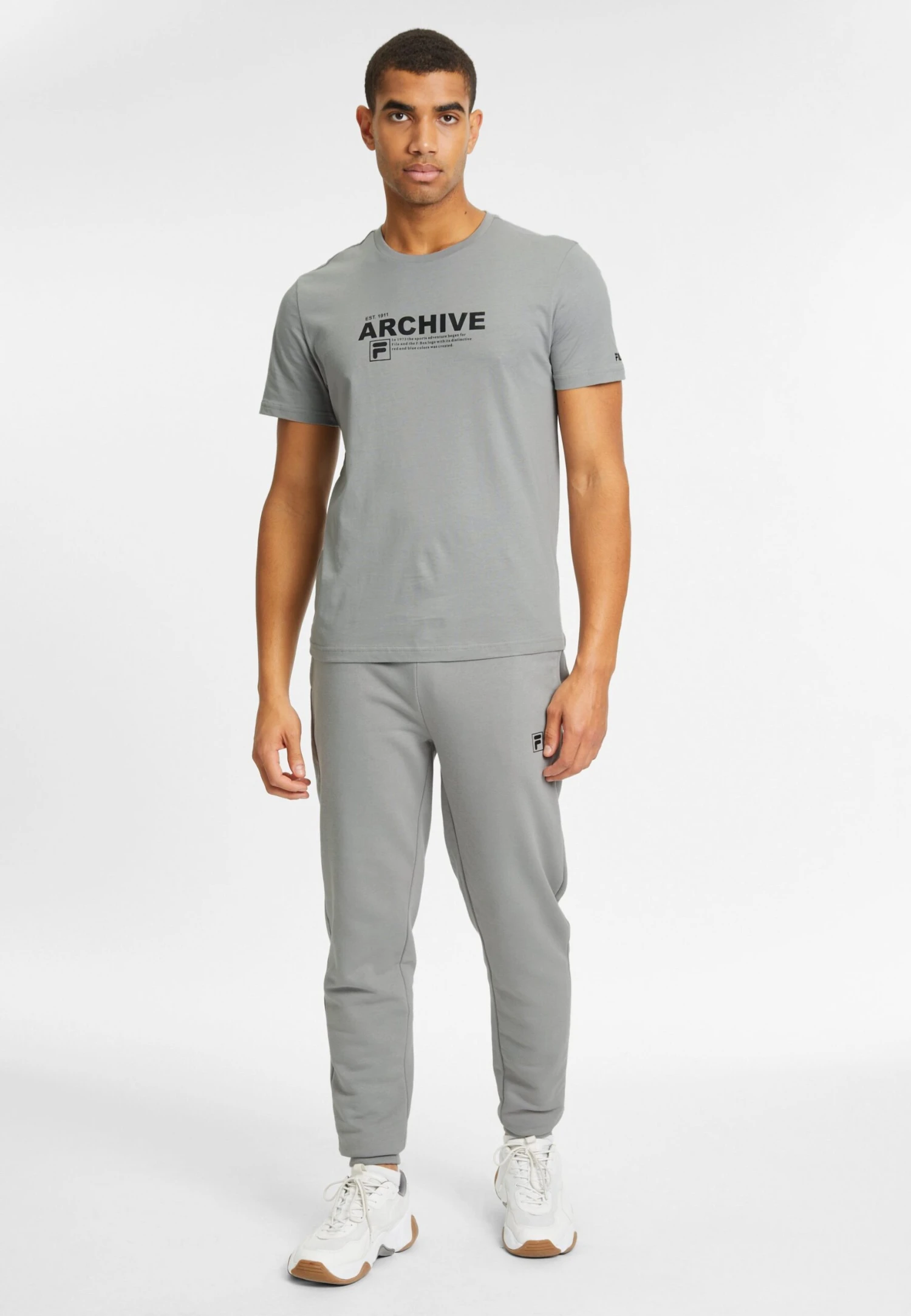 Fila Apparel Balbronn Pantaloni SportiviUltimate Gray Uomo Pantaloni Sportivi E Joggers 1FI22E049-C11 1 Fila Apparel Balbronn Pantaloni SportiviUltimate Gray Uomo Pantaloni Sportivi E Joggers 1FI22E049-C11