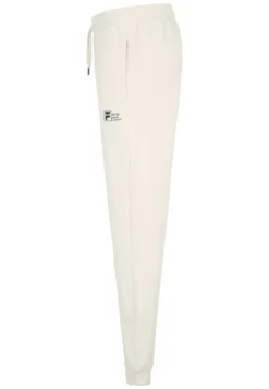 Fila Apparel Balbronn Pantaloni SportiviAntique White Uomo Pantaloni Sportivi E Joggers 1FI22E049-A11 -Negozio al dettaglio Fila b0ff74fc182a4e508f1905359445dea3 scaled