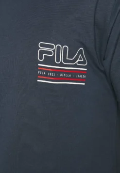 Fila Man PigiamaNavy Uomo Per La Notte 1FI82M00R-K11 15 Fila Man PigiamaNavy Uomo Per La Notte 1FI82M00R-K11 -Negozio al dettaglio Fila b3789f99e6104c5da97796d9b976cf6e scaled