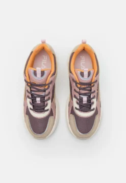 Fila NovarraSneakers BassePlum Truffle/Oxford Tan Donna Scarpe 1FI11A08N-I11 -Negozio al dettaglio Fila b3f26f2a6693489689a1616cd44c3238 scaled