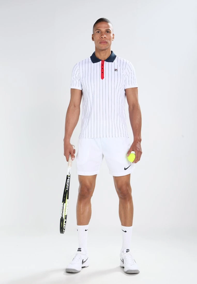 Fila StripesPoloWhite/Peacot Blue/Red Uomo Abbigliamento 1FI42D005-A11 2 Fila StripesPoloWhite/Peacot Blue/Red Uomo Abbigliamento 1FI42D005-A11 - immagine 2